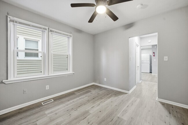 Foto del edificio - 243 W 32nd St