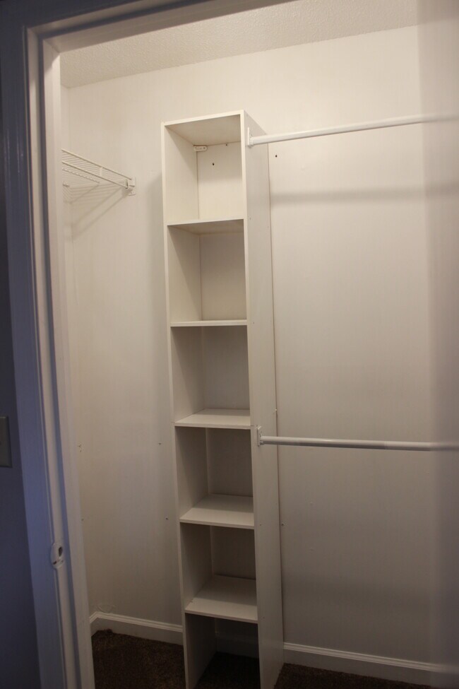 Walk-in Closet 1 - 3206 Gleason Dr