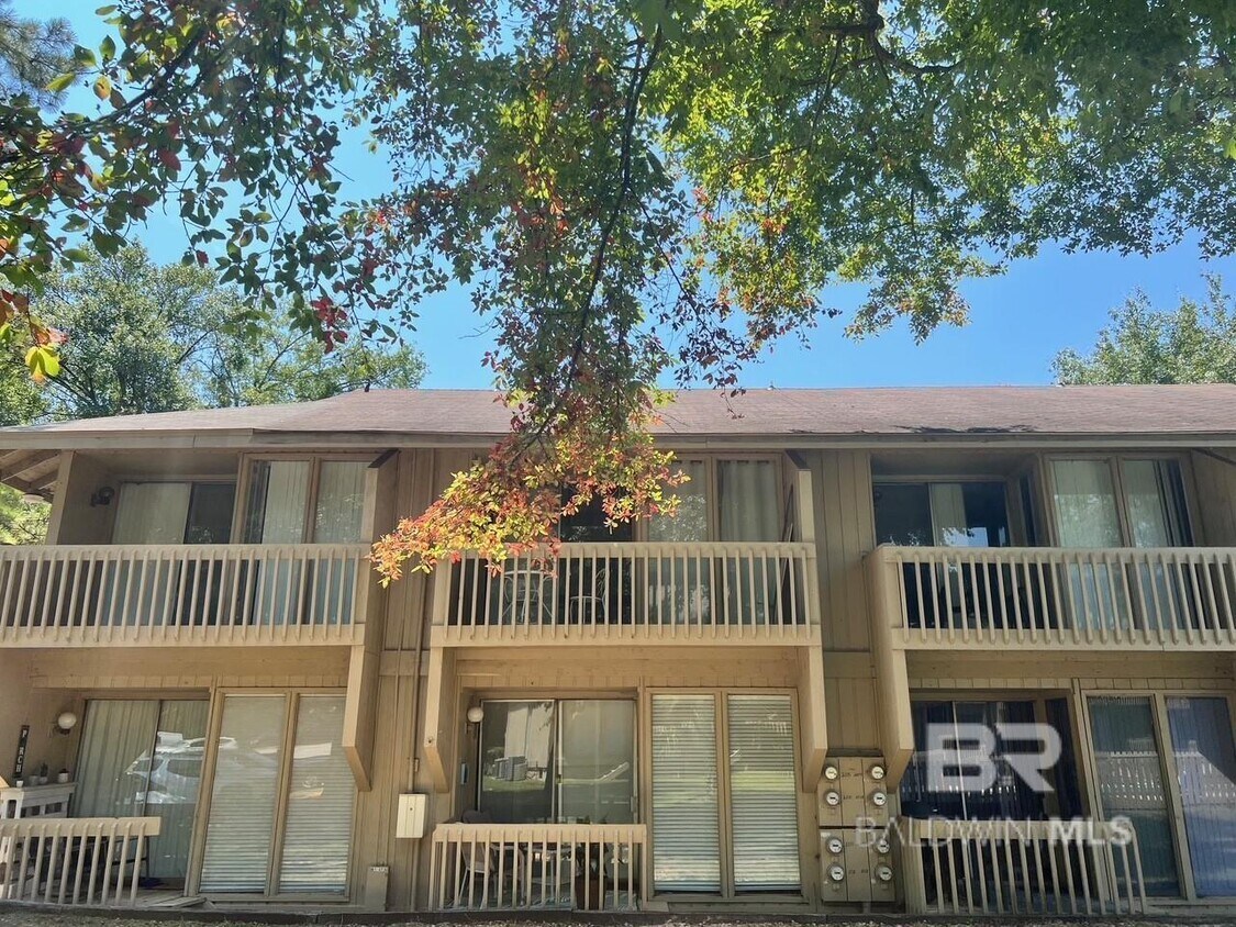 Foto del edificio - 2036 Sea Cliff Dr N