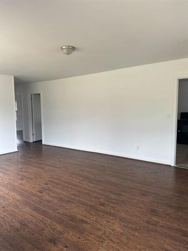 Foto del edificio - Bright & Airy 3-Bedroom Home with Deck and...