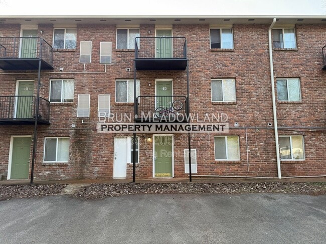 Building Photo - 502 E Red Bud Rd