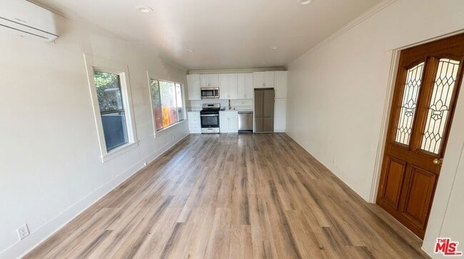 Foto del edificio - 1536 N Mariposa Ave
