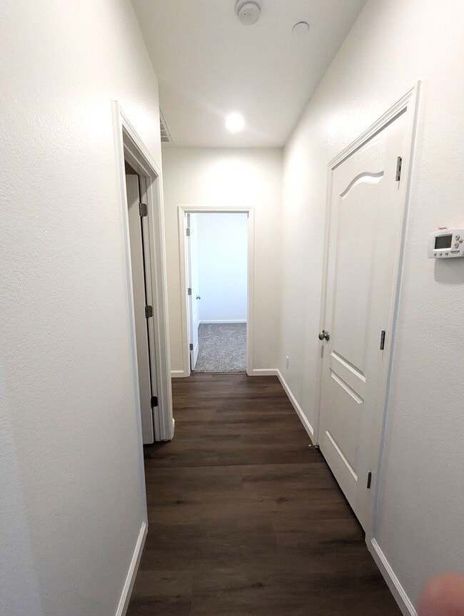 Building Photo - Very nice family home