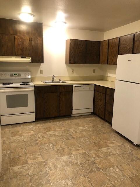 Primary Photo - 675 SW Harrier Cir
