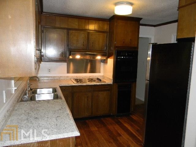 Building Photo - 1511 Wesleyan Dr
