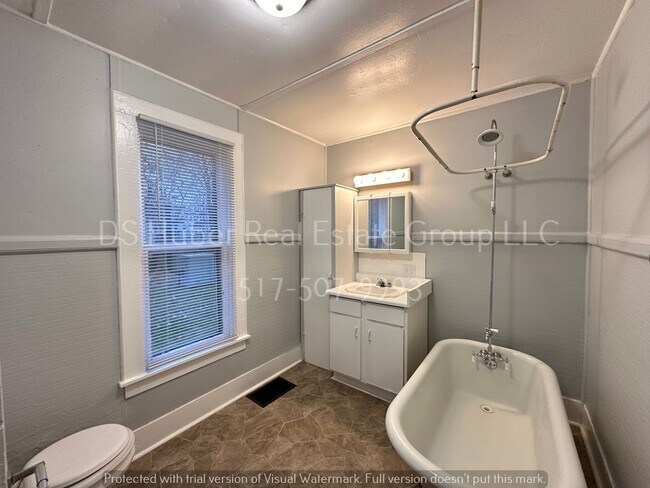 Foto del edificio - A Reo Town Treasure with 4 bedrooms 1 bath!