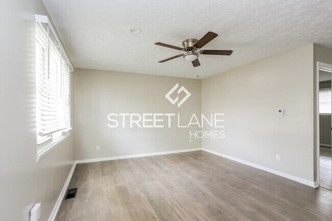 Building Photo - REDUCED!