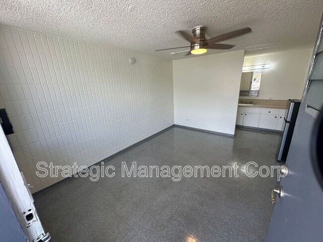 Building Photo - 1301 Lusitana St