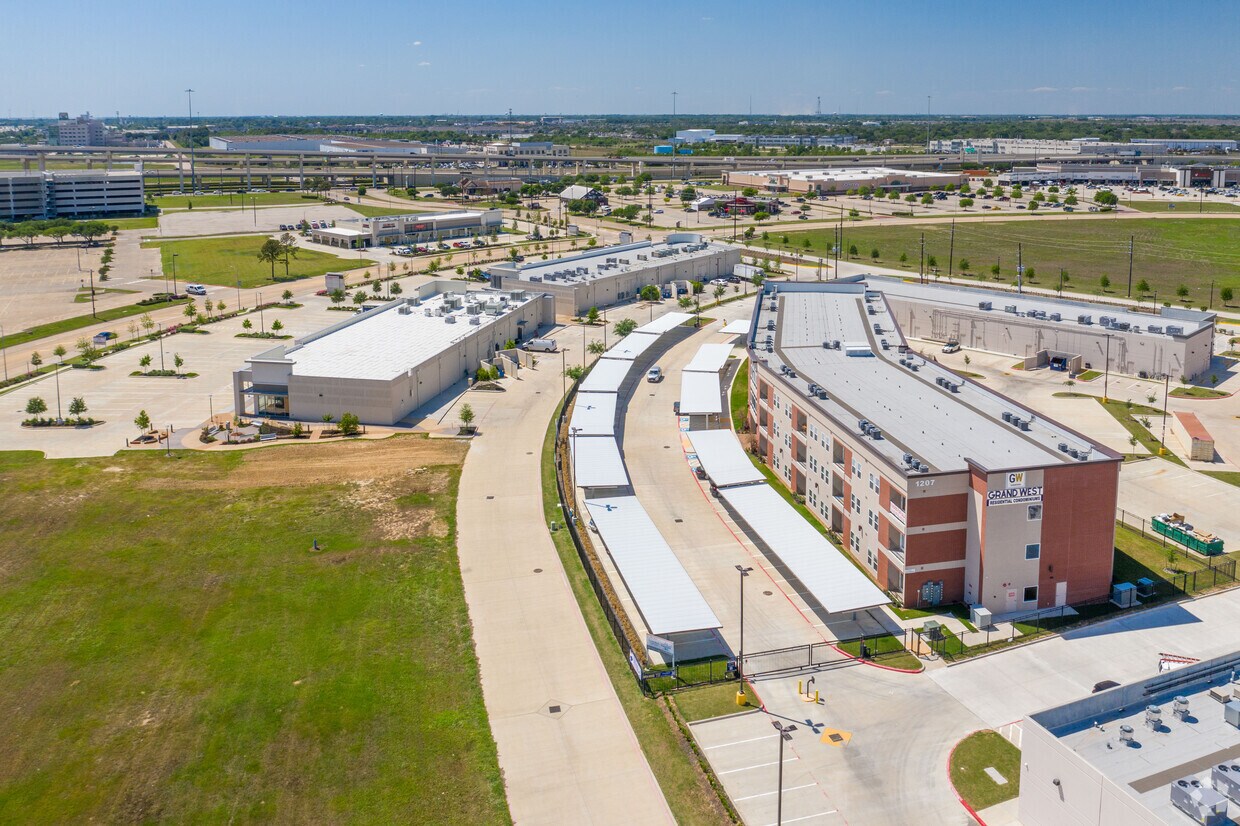 Grand West Condos Apartments in Katy, TX