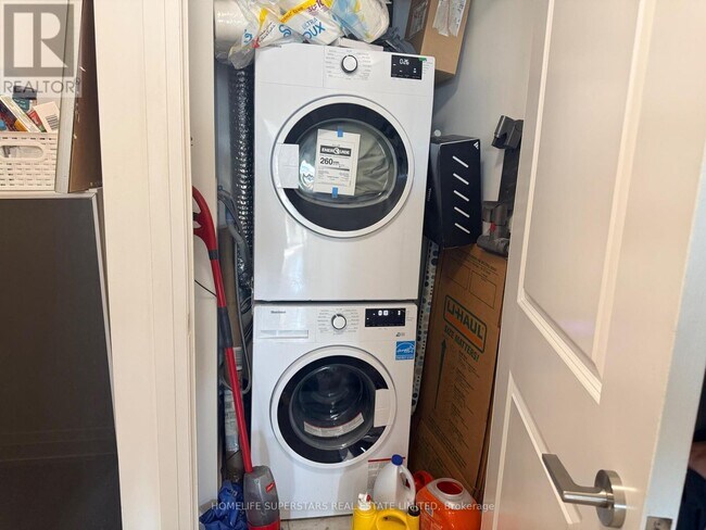 Photo du bâtiment - 3121 Sheppard Ave E