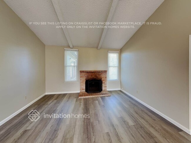 Foto del edificio - 301 Old River Dr