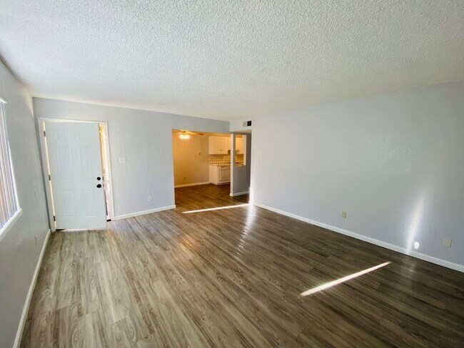 Foto del edificio - 4561 Ashcroft Ave