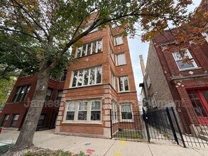Building Photo - 3702 W Wrightwood Ave