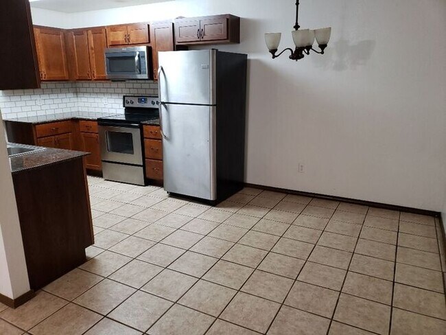 Building Photo - Apply Now! This Duplex Will Go Fast!