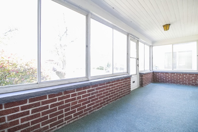 Building Photo - 3531 Hazelhurst Ave