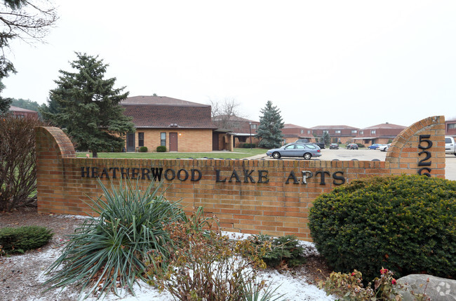 Foto del edificio - Heatherwood Lake