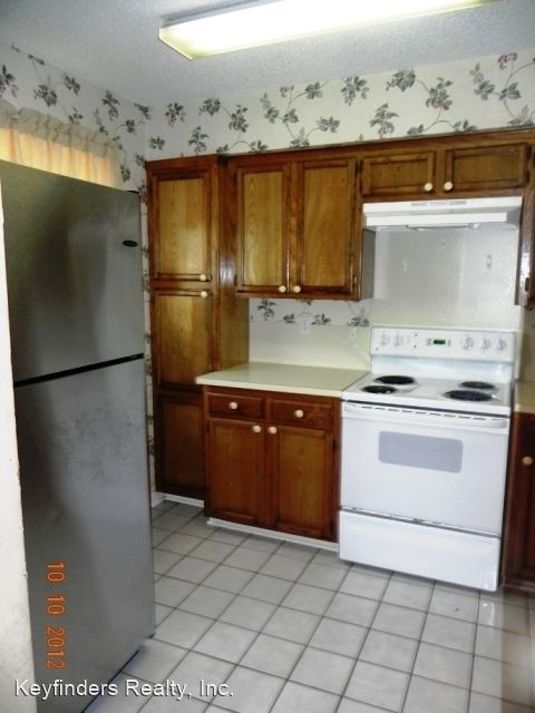 Building Photo - 2 br, 2.5 bath House - 830  Meadow Glen Av...