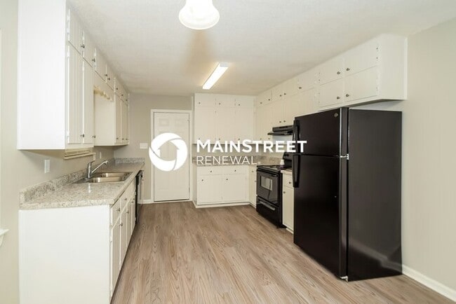 Building Photo - 4 Bedroom Pet-Friendly Home in Birmingham,...