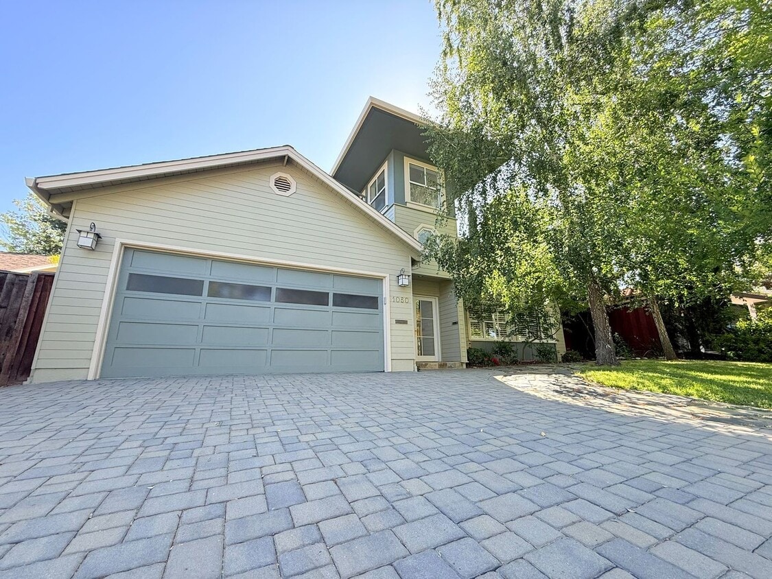 Primary Photo - ? Elegant & Expansive Redwood City Home – ...