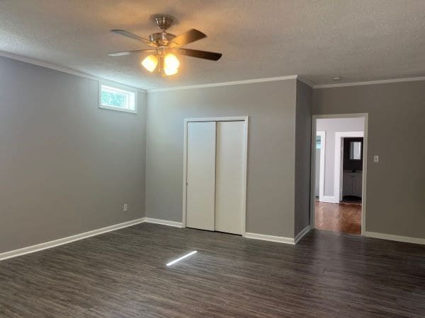 Building Photo - Charming 3 bed/2 bath, plus bonus, close to downtown and campus