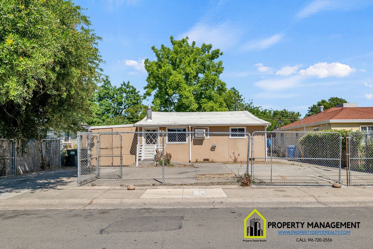 Foto principal - For Rent: Updated 3 Bedroom Home – $2,500/mo