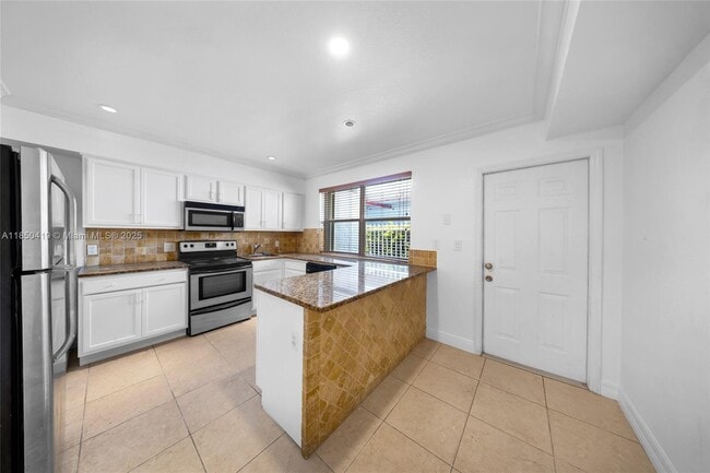 Building Photo - 7801 Hispanola Ave