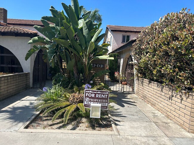 Foto del edificio - 4201 Green Ave