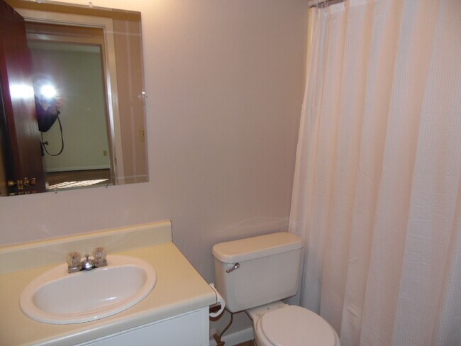 Foto del edificio - Great Martin Mid-town Location!