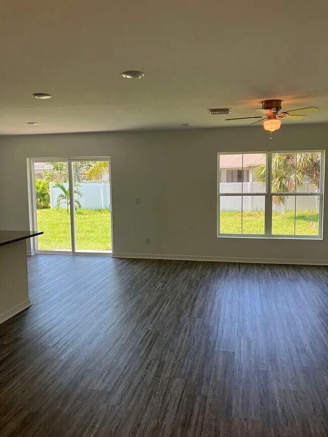 Foto del edificio - 1736 Boswell St
