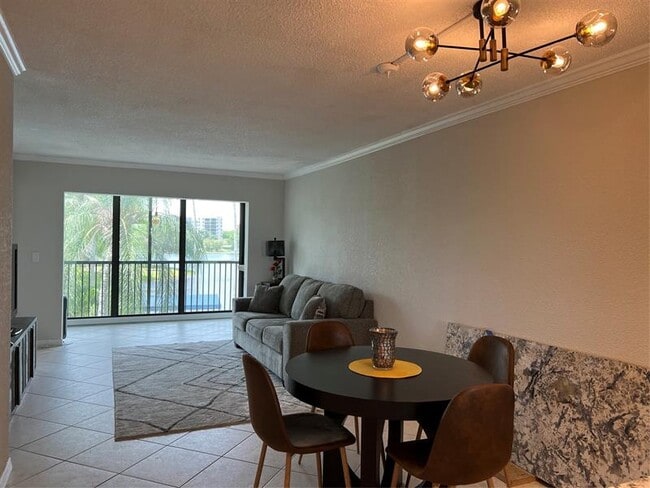Foto del edificio - 2220 N Cypress Bend Dr