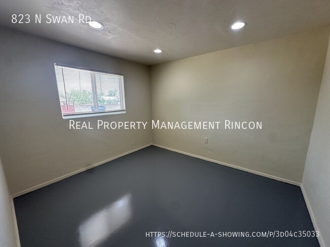 Building Photo - 823 N Swan Rd