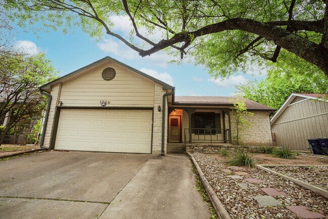 Building Photo - Spacious 3-Bedroom Single Family Home in S...
