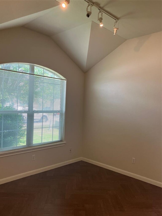 Building Photo - 3004 Hanstrom Ct