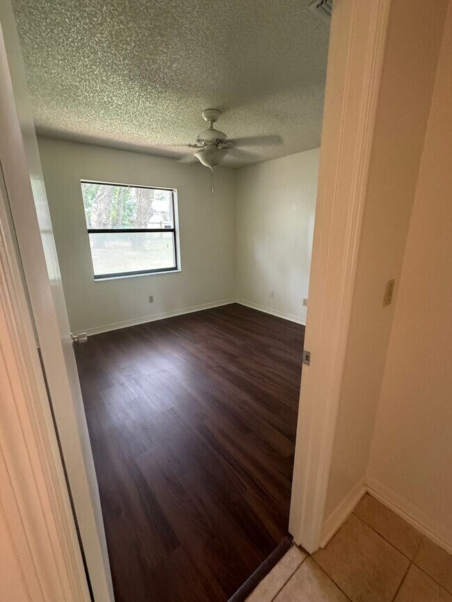 Building Photo - Lovely 3/1/1 near baseline road