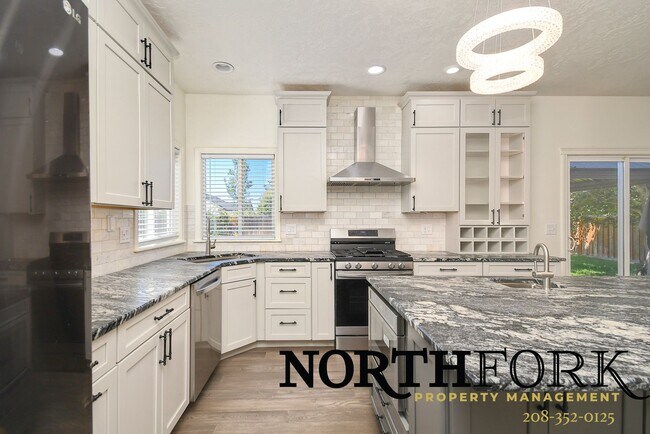 Building Photo - Perfectly Placed Meridian Home in Convenient Location