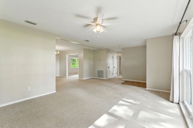 Building Photo - 2205 Henley Rd