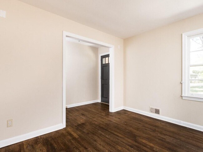 Foto del edificio - 2850 Parkwood Rd