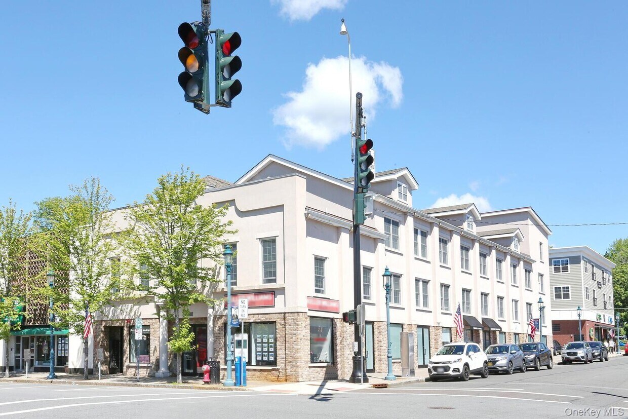 Primary Photo - 21 E Central Ave