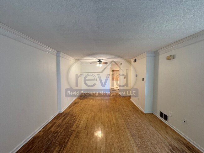 Building Photo - ZAMORA - 531
