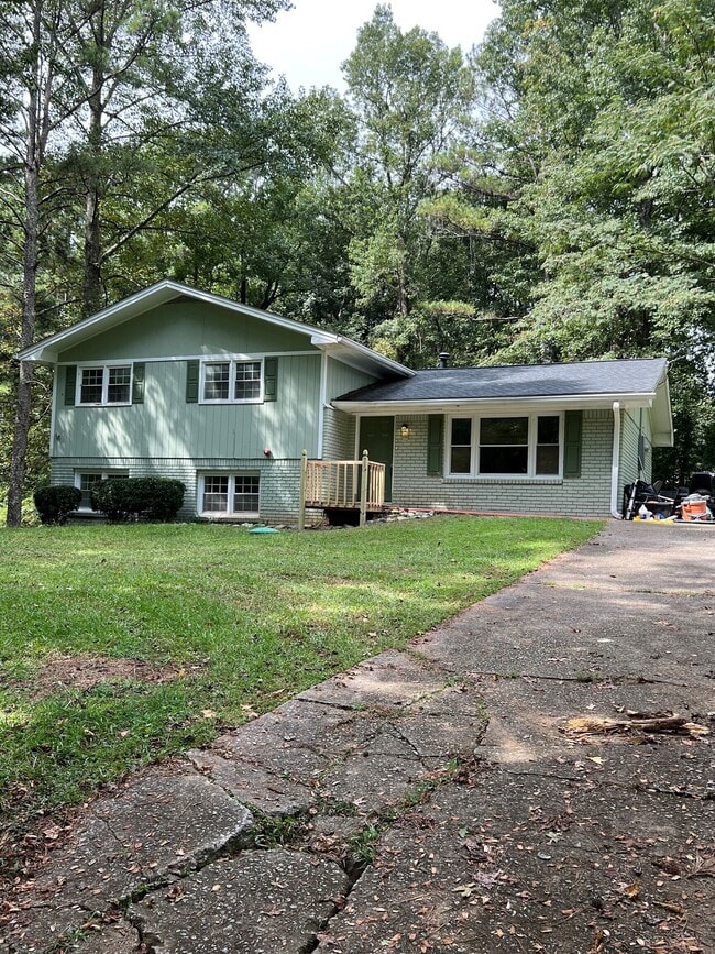 Building Photo - 4914 Howard Dr