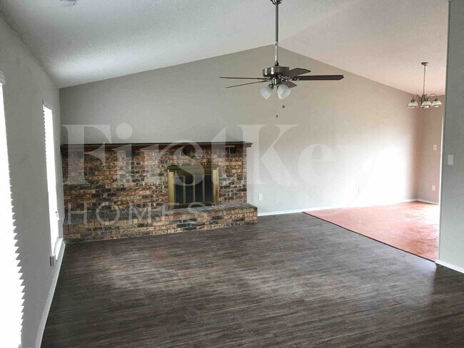 Building Photo - 2510 Bentley Dr