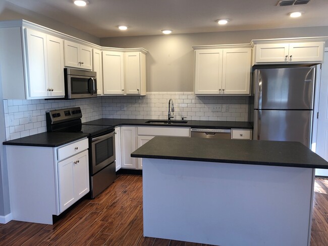 Building Photo - Recently Renovated Home for Lease in Hills...