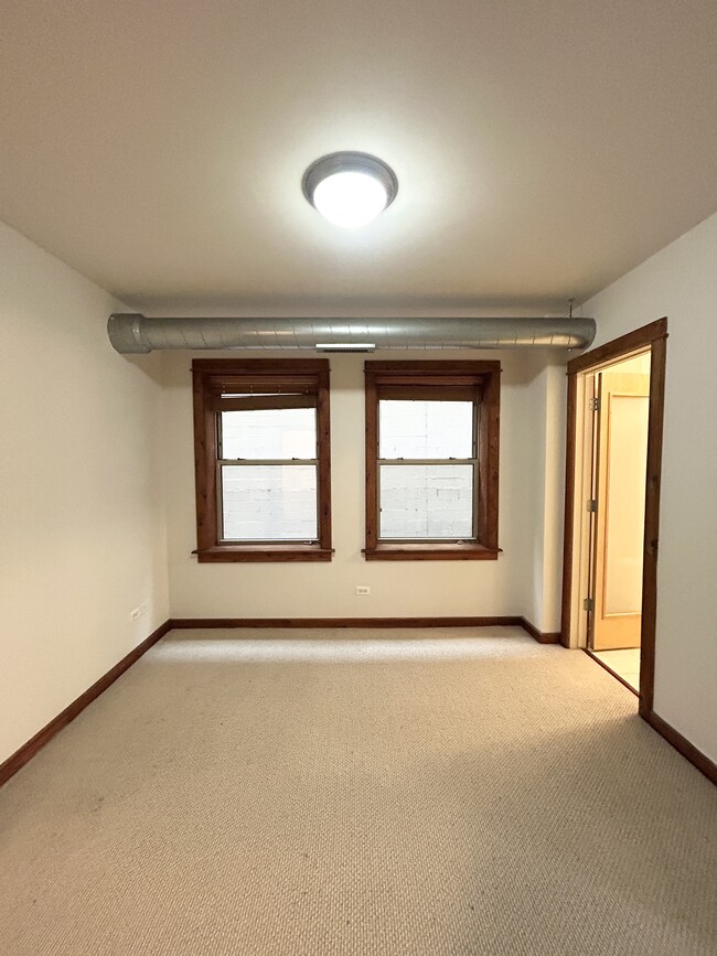 Building Photo - 5346 S Cornell Ave