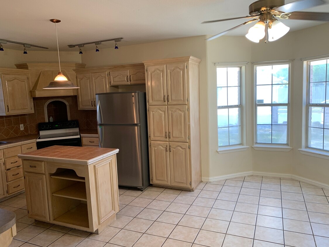 409 Crosswinds Circle Dr, Weslaco, TX 78596 House Rental in Weslaco