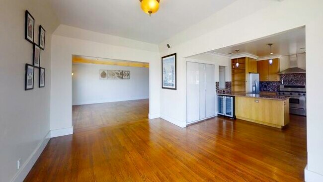 Building Photo - 2665 Leavenworth St