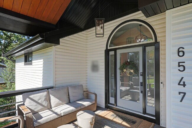Foto del edificio - COMING SOON · Designer Renovation · Covered Deck Pavilion · 2-Car Garage · Lawn Care Included