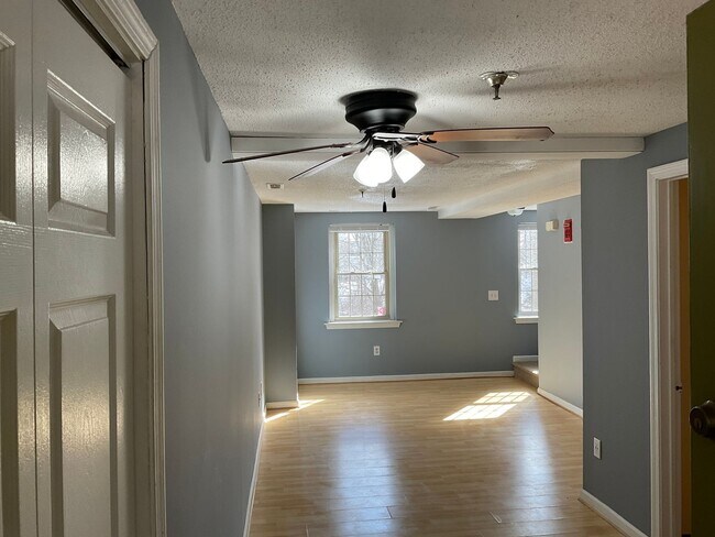 Building Photo - Townhouse-Style Condo Rental in Middletown, CT