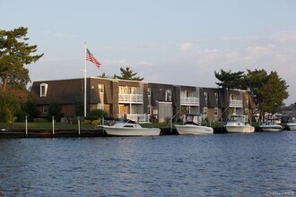 Building Photo - 20 Mainsail Dr