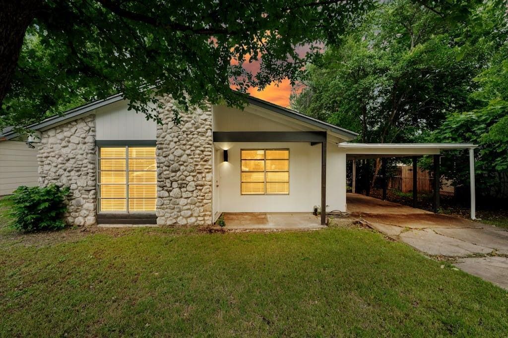 Primary Photo - 2211 Deadwood Dr