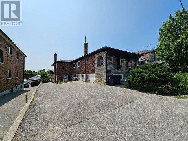 Photo du bâtiment - 2170B Dufferin St